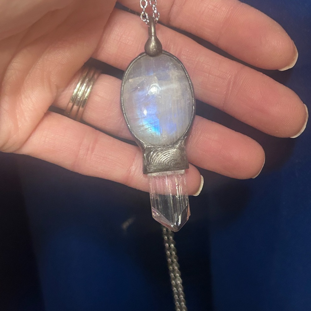 Elegant Silver and Crystal moonstone Pendant Necklace - Picture 3 of 5